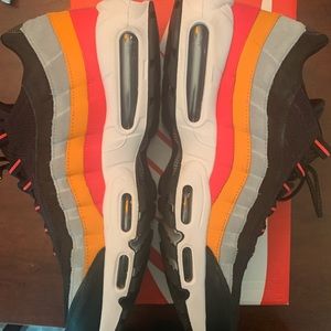 Men’s Size 13 Air Max 95 Essential Ocean Cube